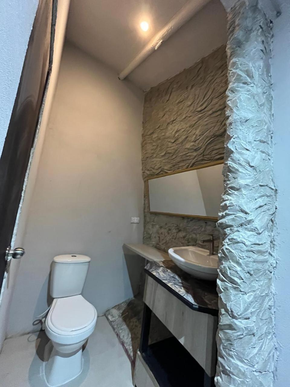 Hostal La Antigua Capsula *